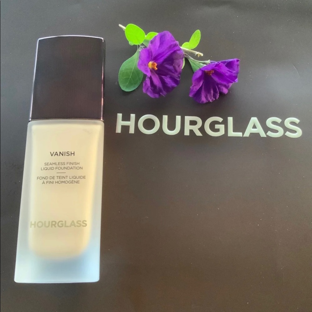 Hourglass foundation